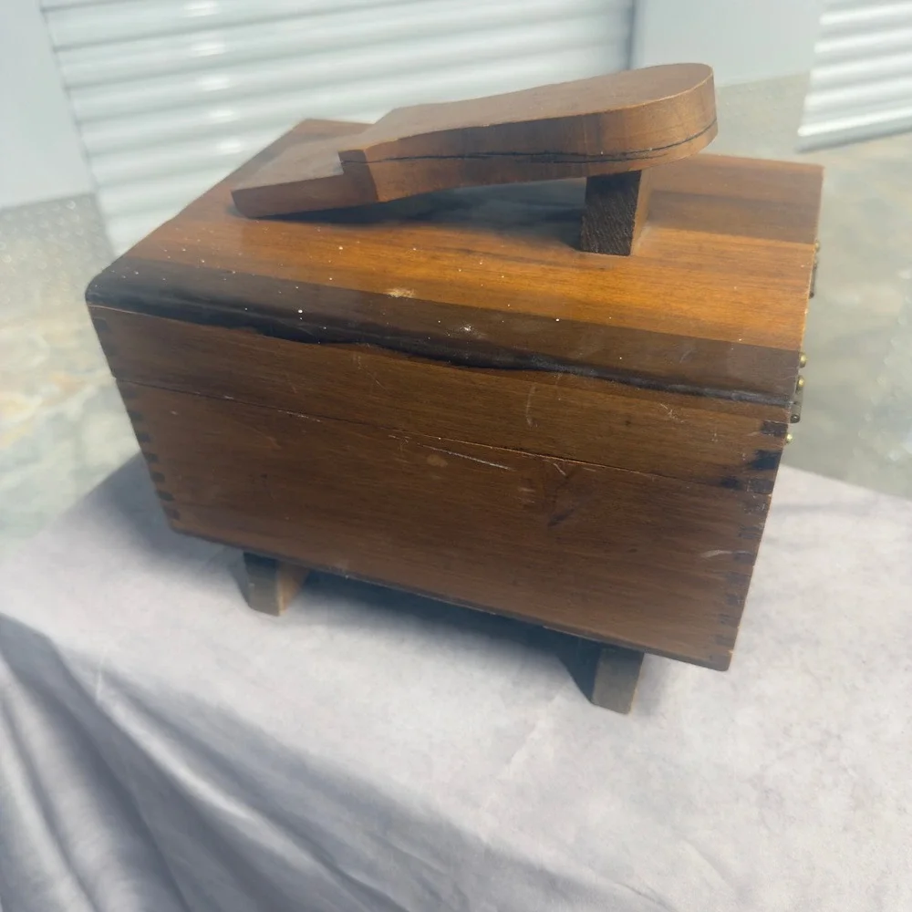 Vintage KIWI Hand‎ Crafted Shoe Valet Wooden Shine Box Dovetail Footrest Caddy